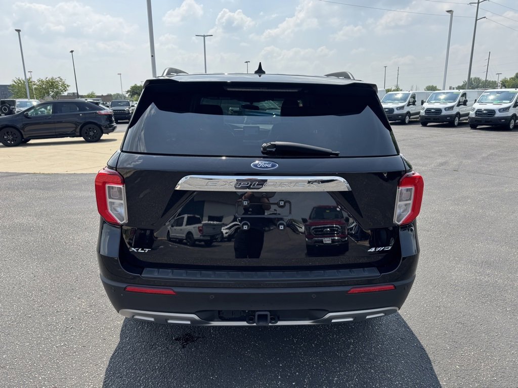 Used 2023 Ford Explorer XLT w/ Equipment Group 202A image 6