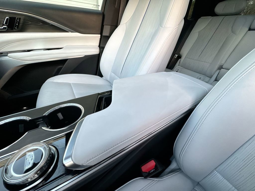 Used 2024 Cadillac Lyriq Luxury image 23