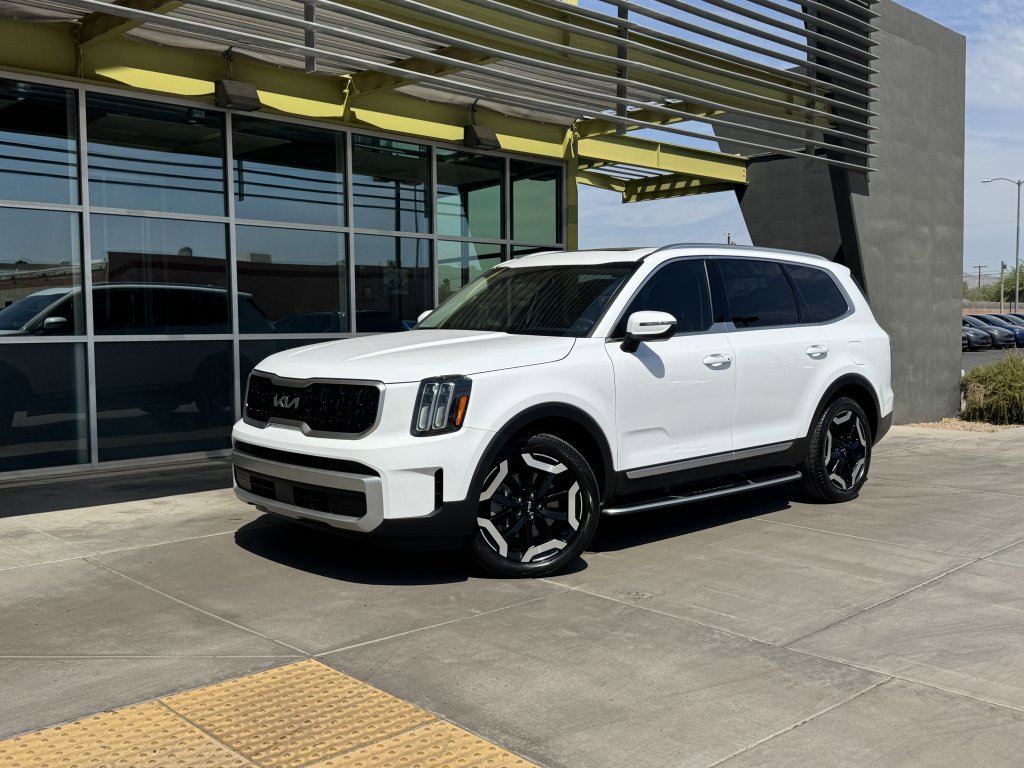 Used 2023 Kia Telluride EX w/ EX Captain's Chair Package