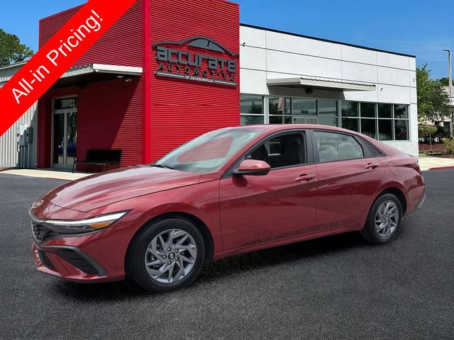 Used 2024 Hyundai Elantra SEL FWD image 1