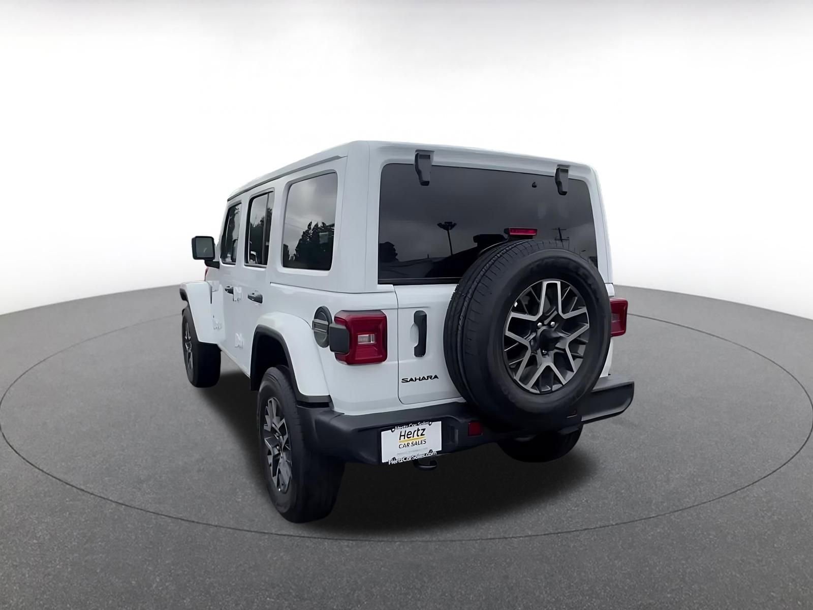 Used 2025 Jeep Wrangler Unlimited Sahara AWD/4WD image 11