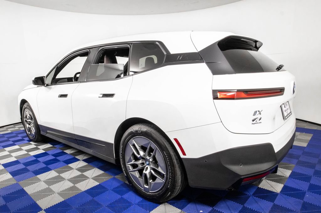 Used 2022 BMW iX xDrive50 w/ Premium Package image 6