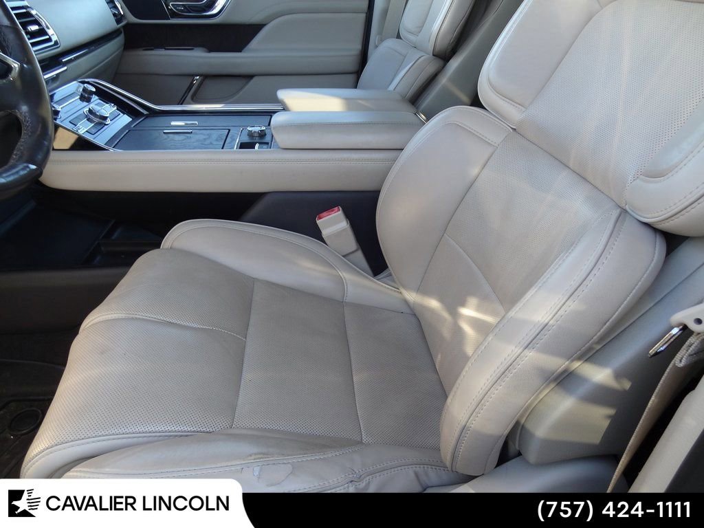 Used 2019 Lincoln Navigator Reserve image 2