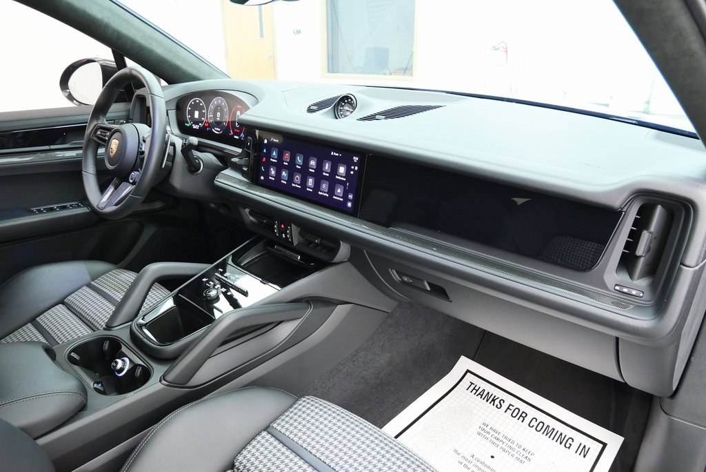 Used 2025 Porsche Cayenne GTS image 17