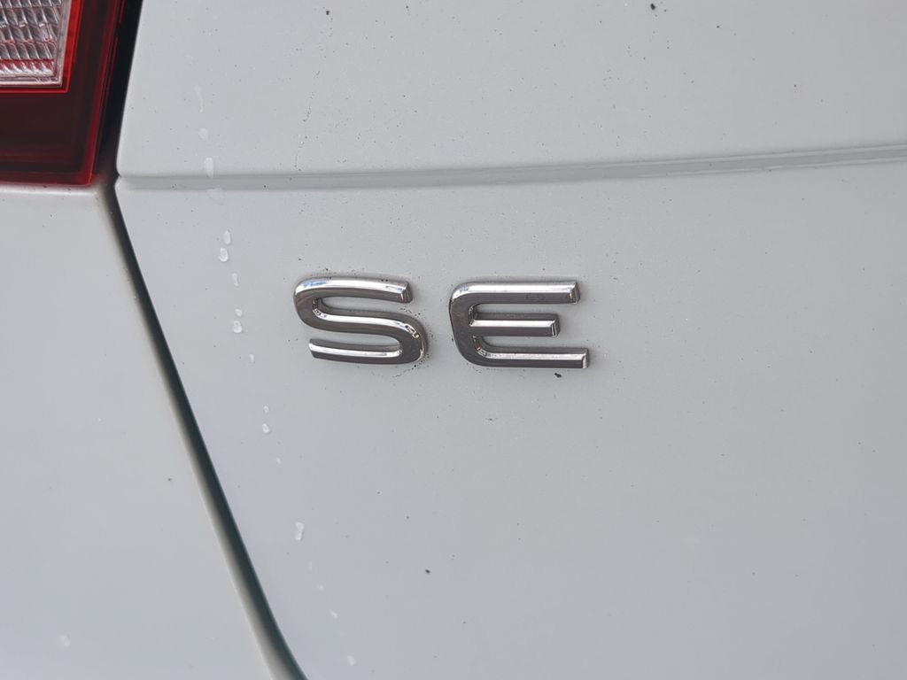 Certified 2023 Volkswagen Tiguan SE R-Line FWD image 10
