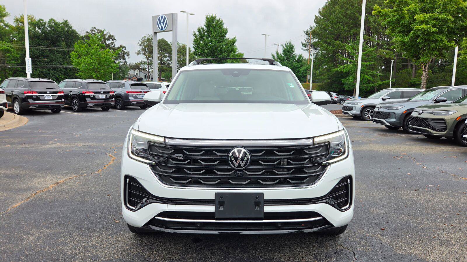 Used 2024 Volkswagen Atlas SEL Premium R-Line AWD/4WD image 9