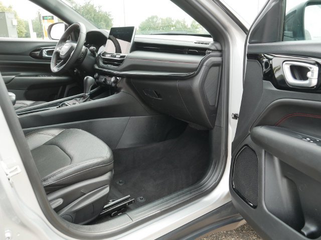 Used 2024 Jeep Compass Trailhawk AWD/4WD image 19