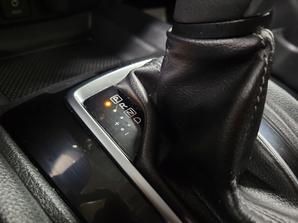 Used 2017 Nissan Rogue SV image 17