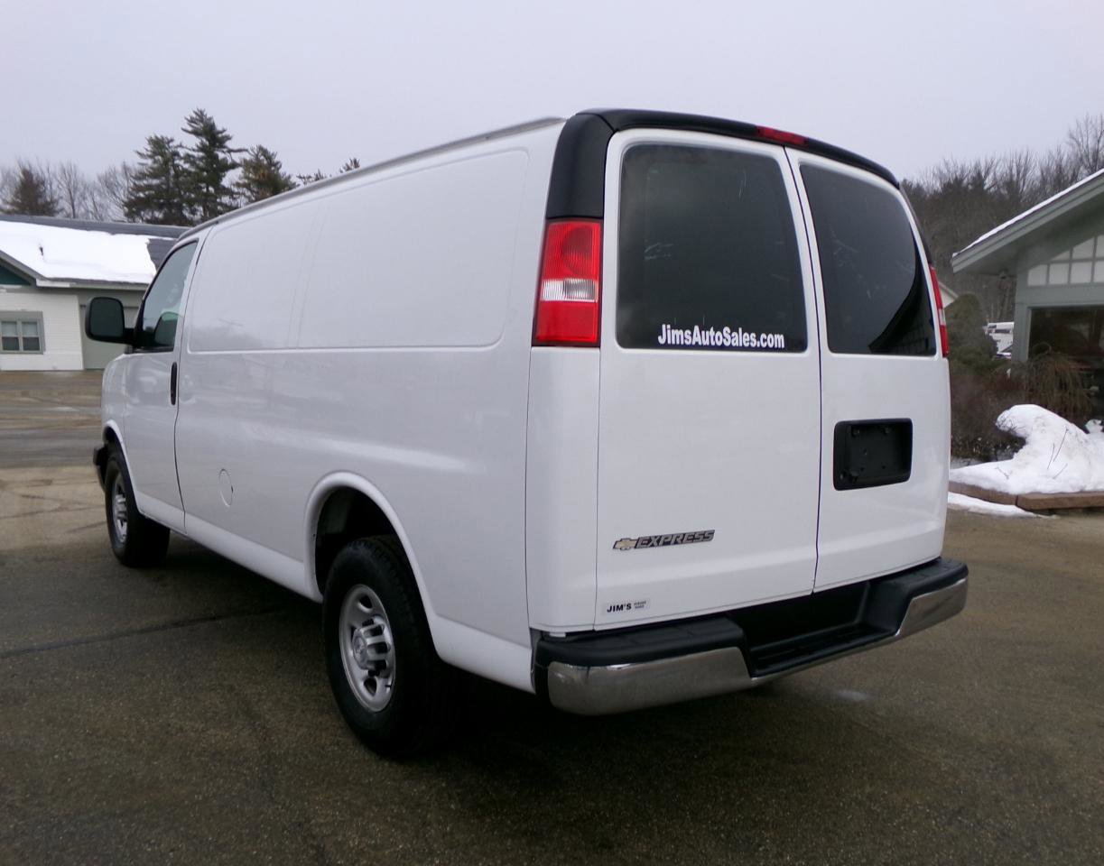 Used 2018 Chevrolet Express 2500 w/ Driver Convenience Package image 3