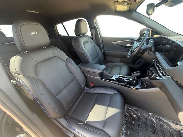 Used 2025 Buick Envista Sport Touring w/ Convenience I Package FWD image 16