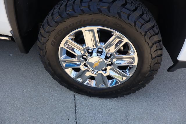 Used 2026 Chevrolet Silverado 2500 High Country w/ High Country Premium Package AWD/4WD image 8