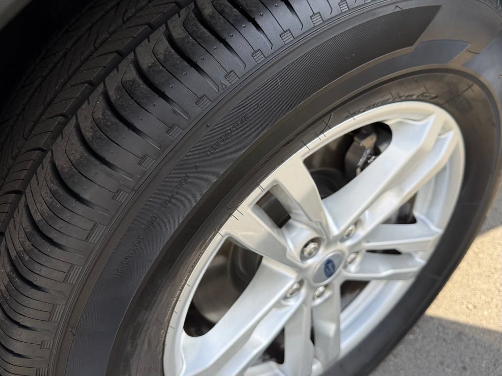 Certified 2022 Ford Explorer XLT RWD image 16