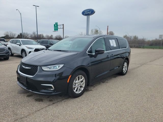 Used 2023 Chrysler Pacifica Touring-L image 19