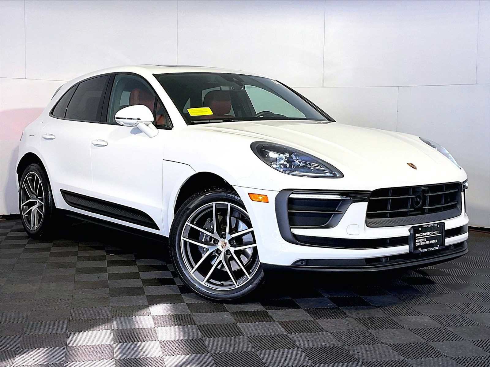 Used 2024 Porsche Macan AWD/4WD image 9