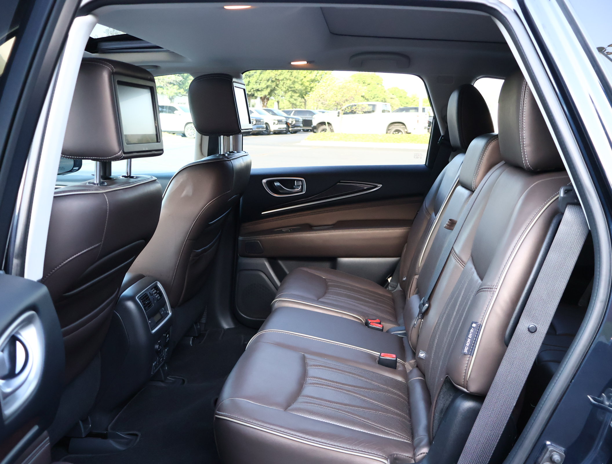 Used 2018 INFINITI QX60 FWD w/ Deluxe Technology Package image 22
