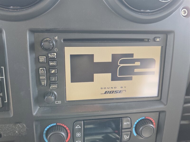 Used 2005 HUMMER H2 SUT w/ Preferred Equipment Group AWD/4WD image 25