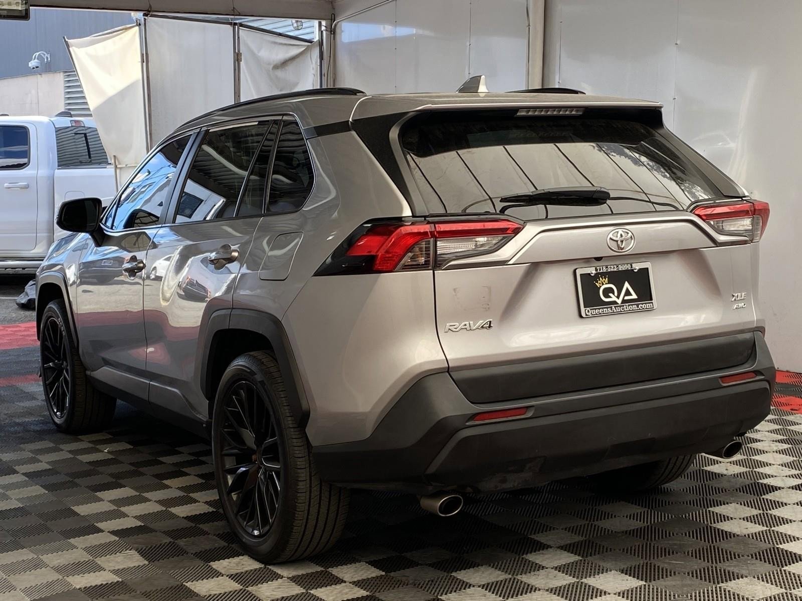 Used 2020 Toyota RAV4 XLE w/ Convenience Package AWD/4WD image 4