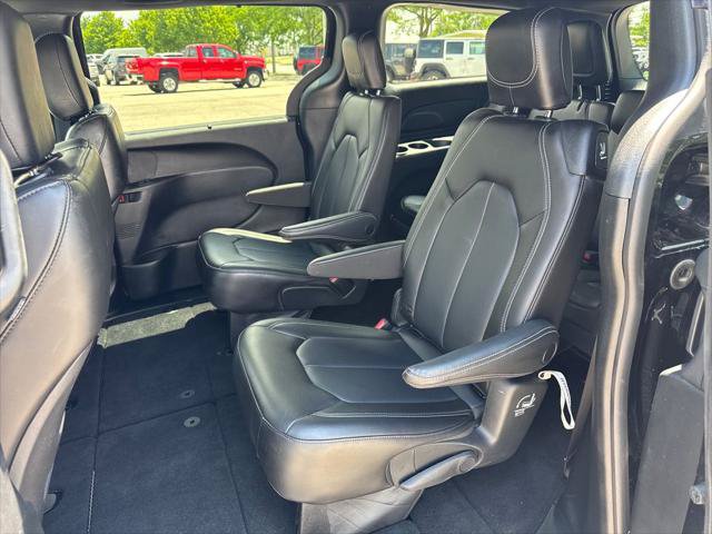 Certified 2023 Chrysler Pacifica Touring-L w/ S Appearance Package AWD/4WD image 35