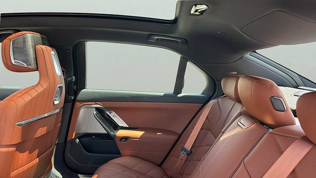 Certified 2025 BMW 760i xDrive w/ Premium Package AWD/4WD image 14