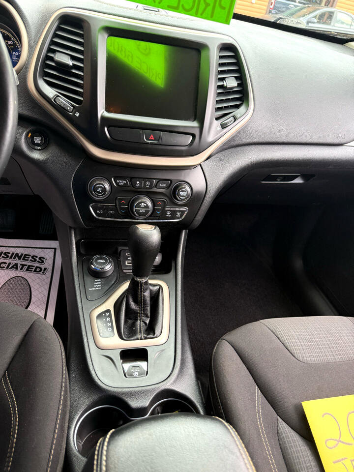 Used 2017 Jeep Cherokee Latitude w/ Comfort/Convenience Group image 9