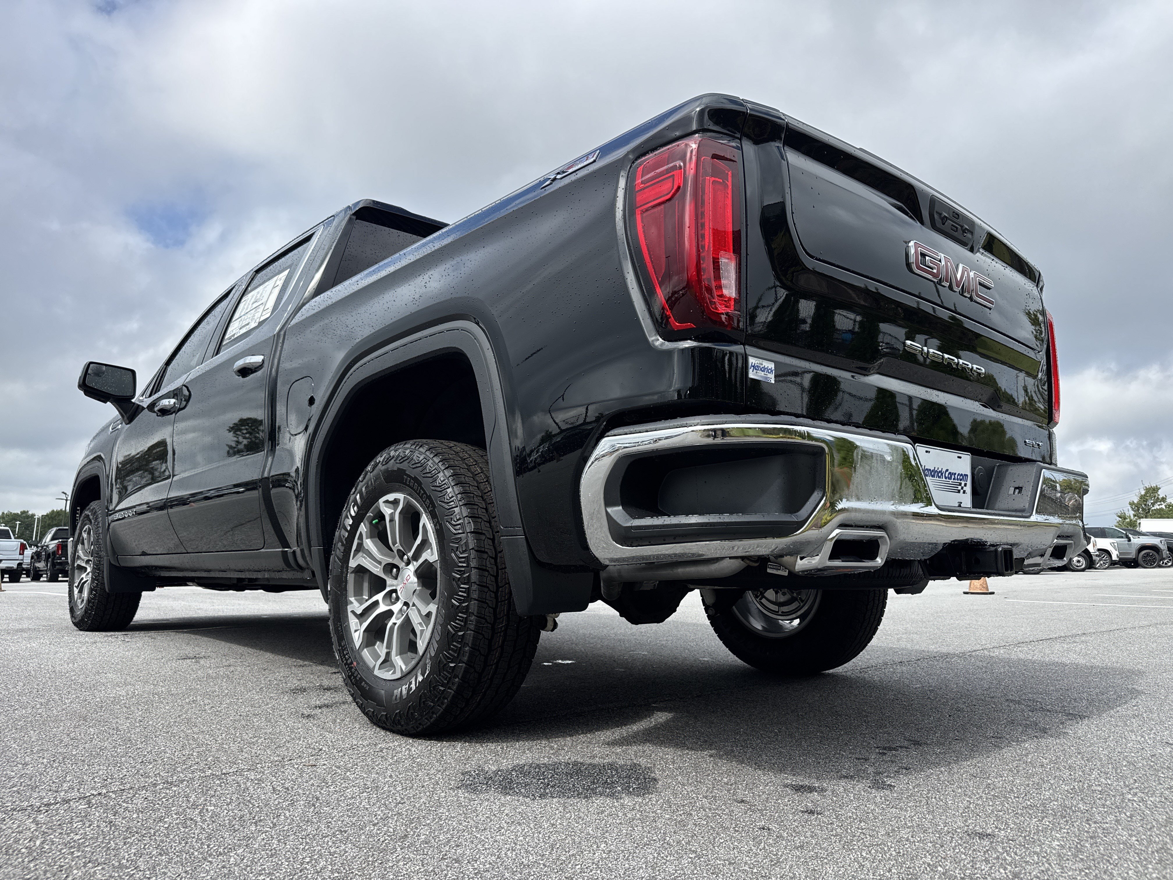 New 2026 GMC Sierra 1500 SLT w/ X31 Off-Road Package AWD/4WD image 8