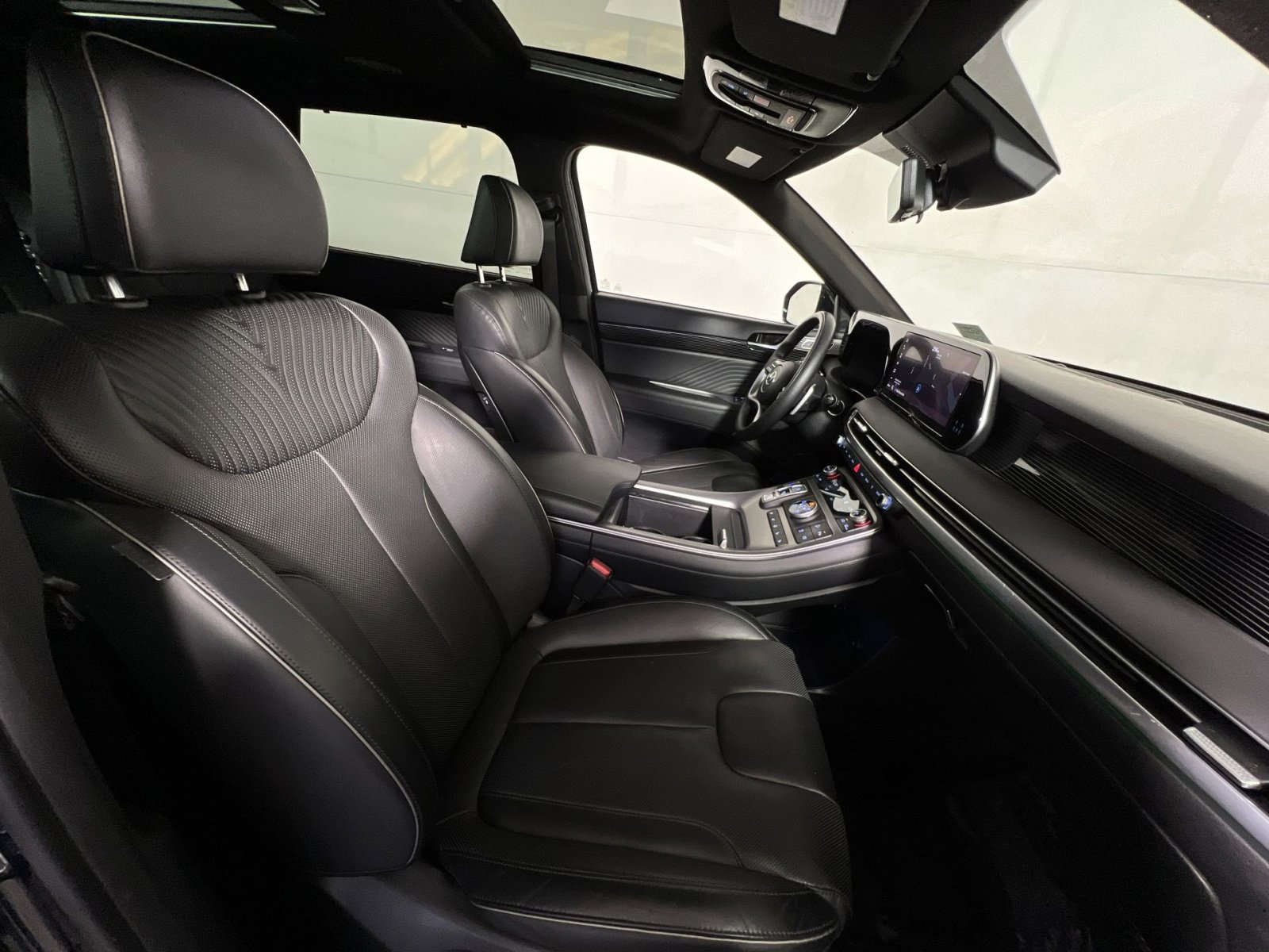 Used 2023 Hyundai Palisade Calligraphy image 27