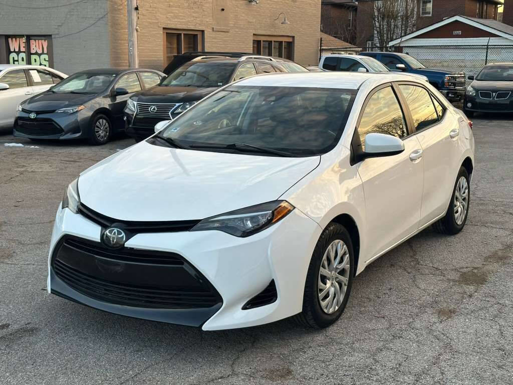 Used 2018 Toyota Corolla LE image 3