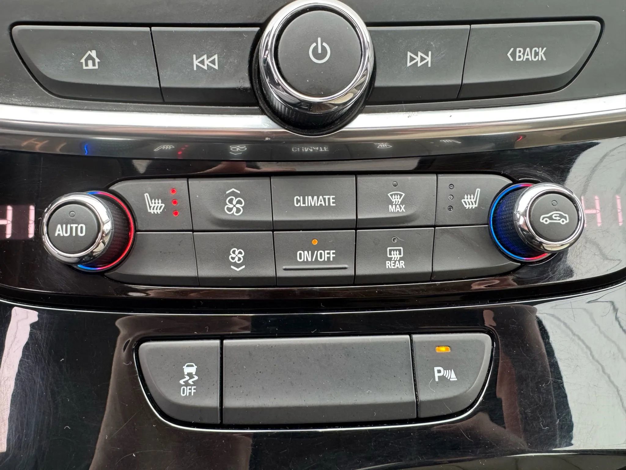 Used 2019 Buick LaCrosse Essence w/ Sun and Shade Package image 19