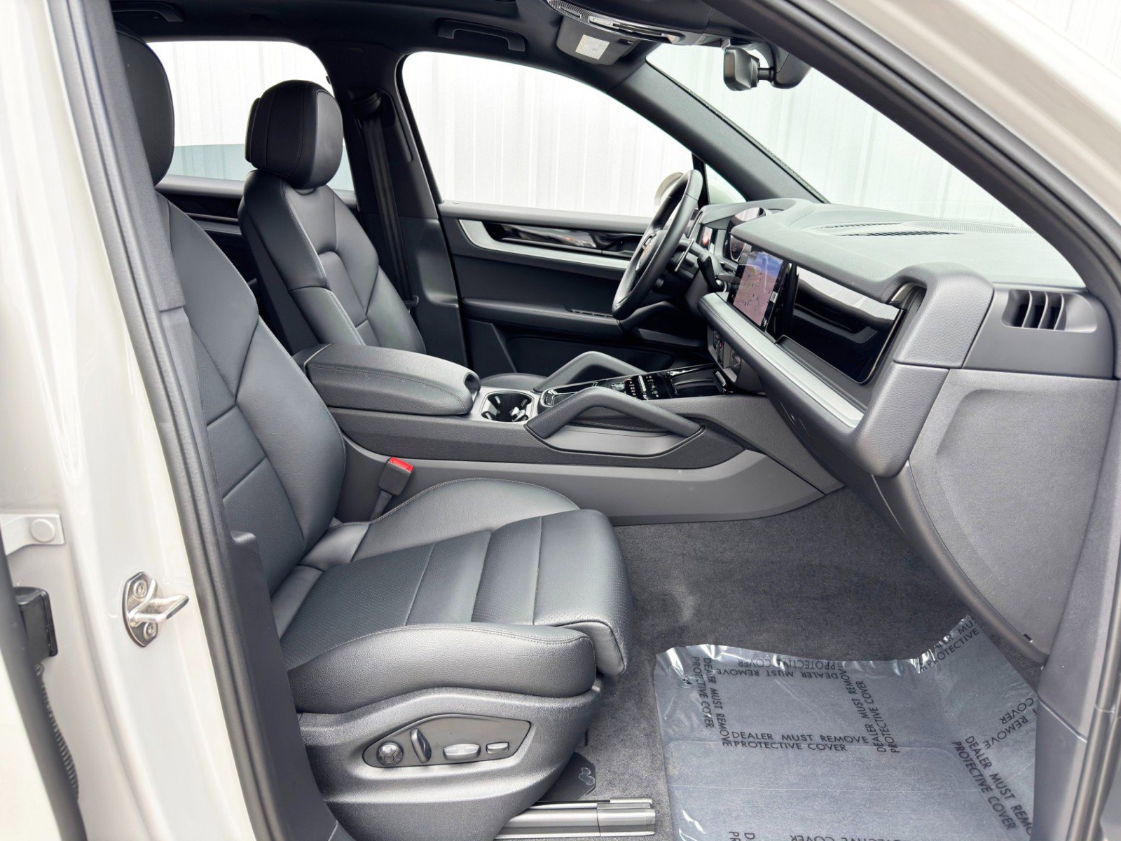 Used 2024 Porsche Cayenne w/ Premium Package image 16