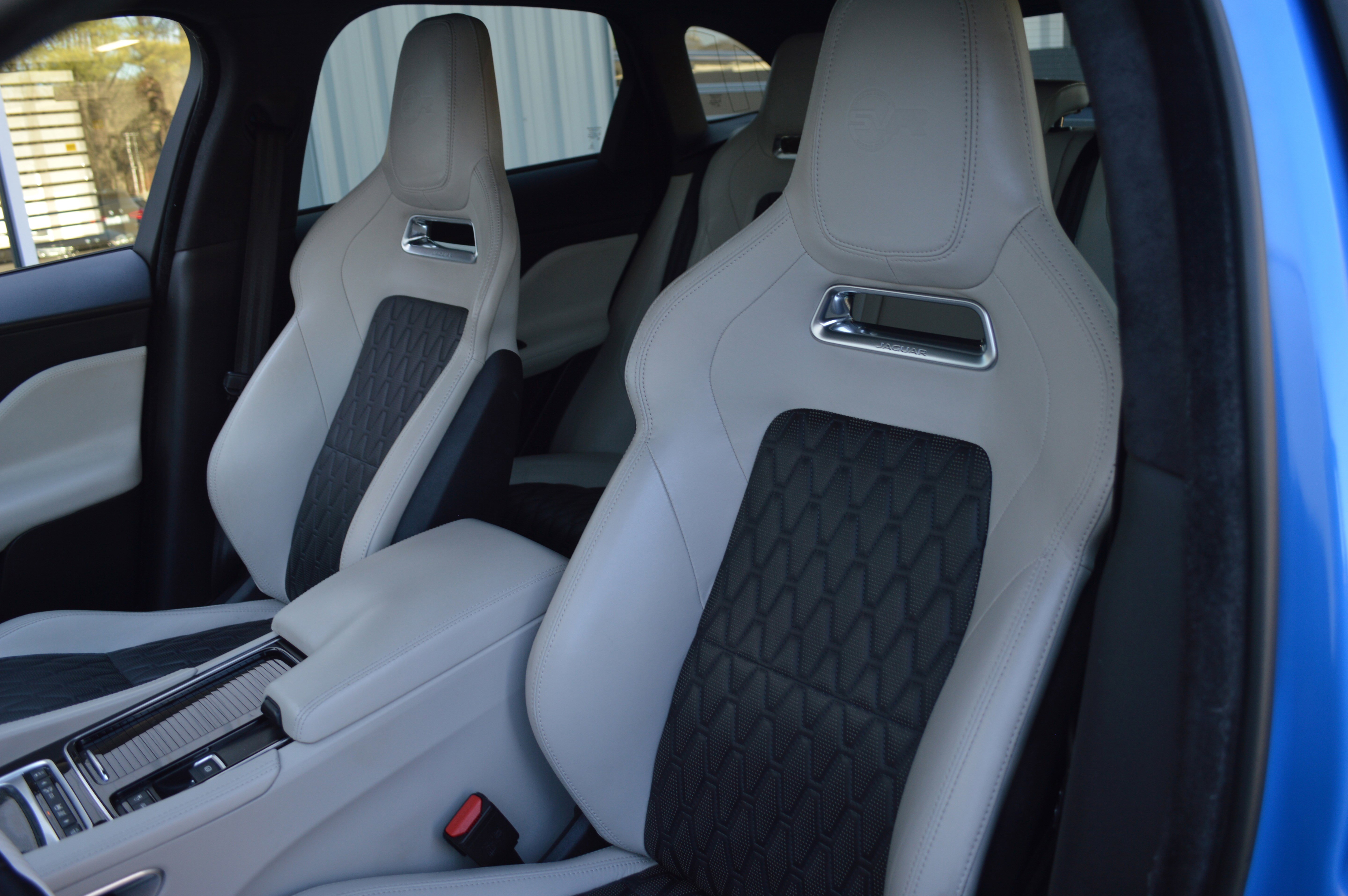 Used 2020 Jaguar F-PACE SVR image 29