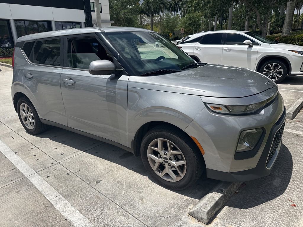 Used 2022 Kia Soul LX w/ Technology Package FWD image 2