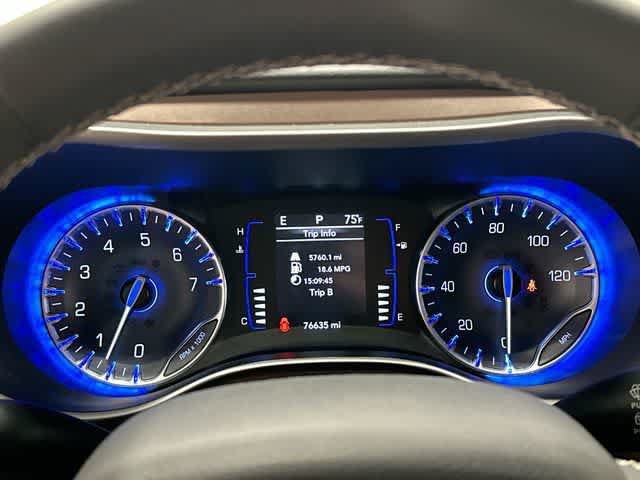Used 2022 Chrysler Voyager LX FWD image 6
