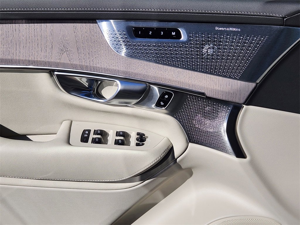 New 2026 Volvo XC90 B6 Ultra w/ Lounge Package image 3