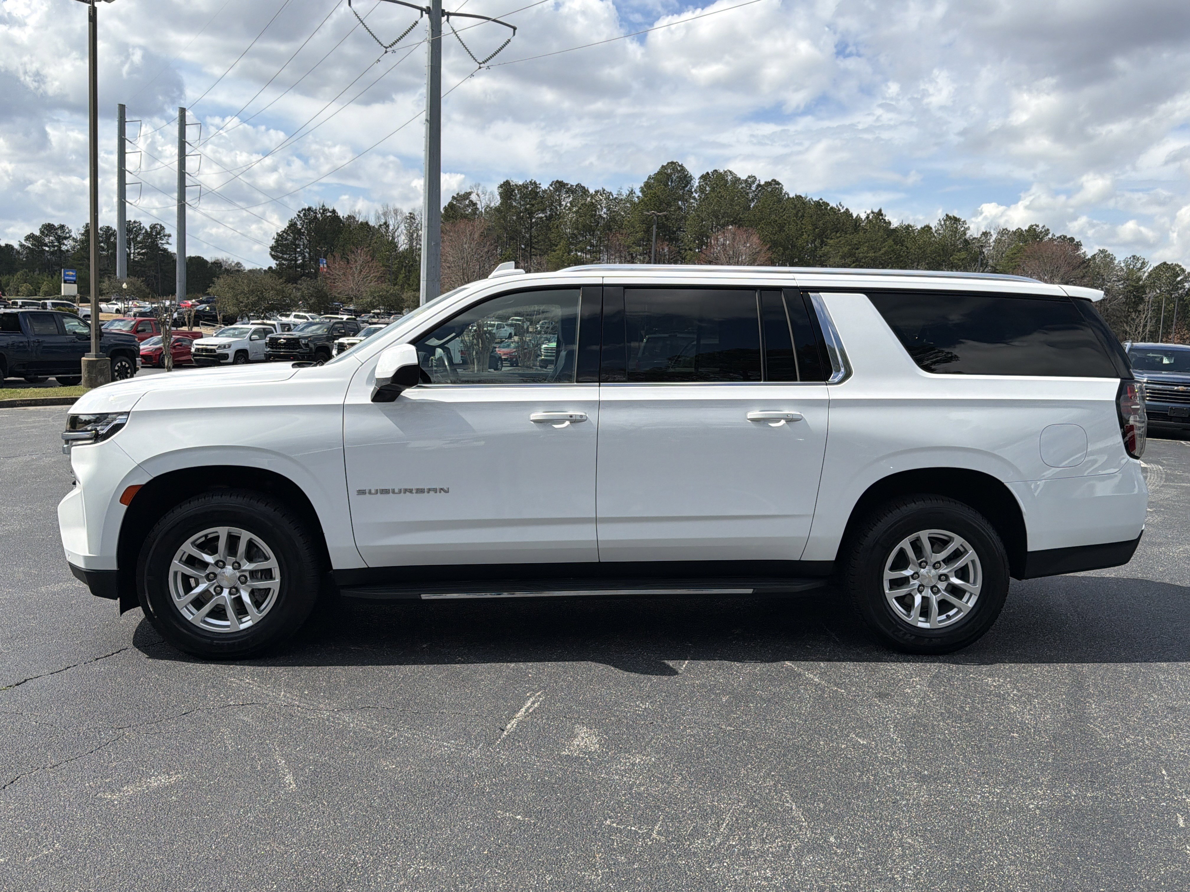 Used 2022 Chevrolet Suburban LT image 8