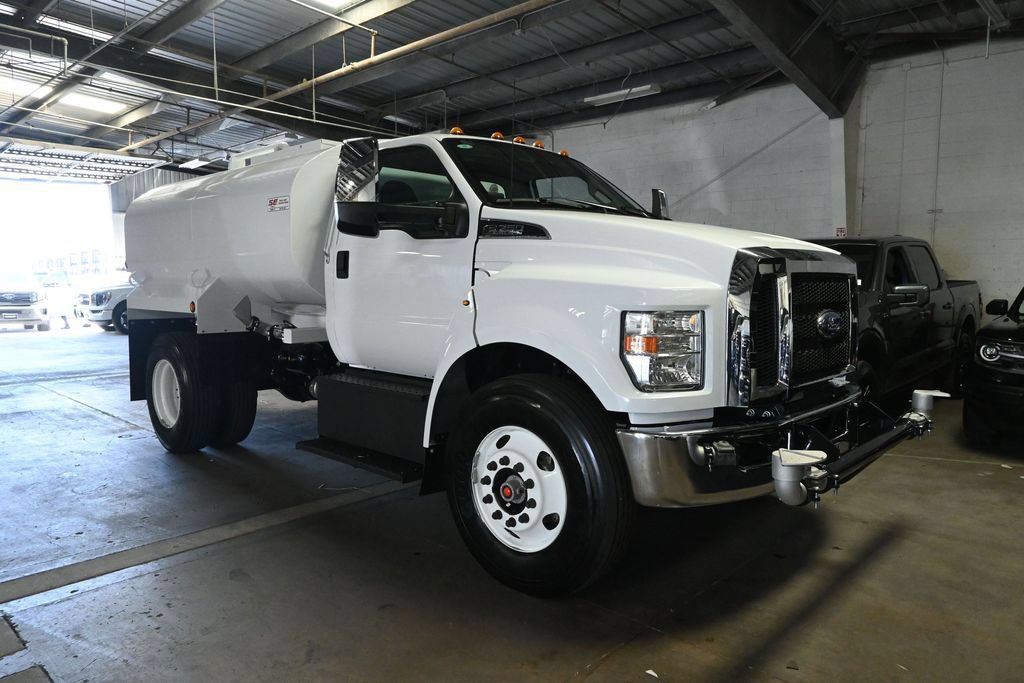 New 2027 Ford F750 2WD Regular Cab Super Duty image 1