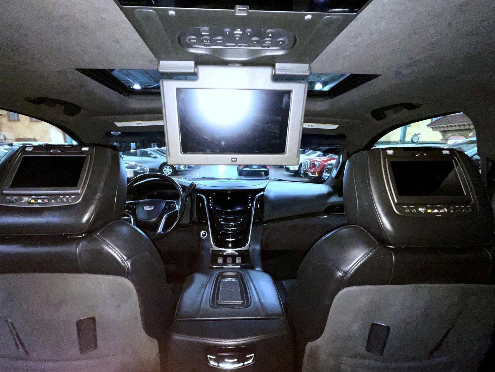 Used 2017 Cadillac Escalade Platinum image 22