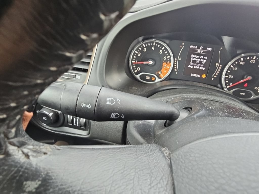 Used 2016 Jeep Renegade 75th Anniversary FWD image 33
