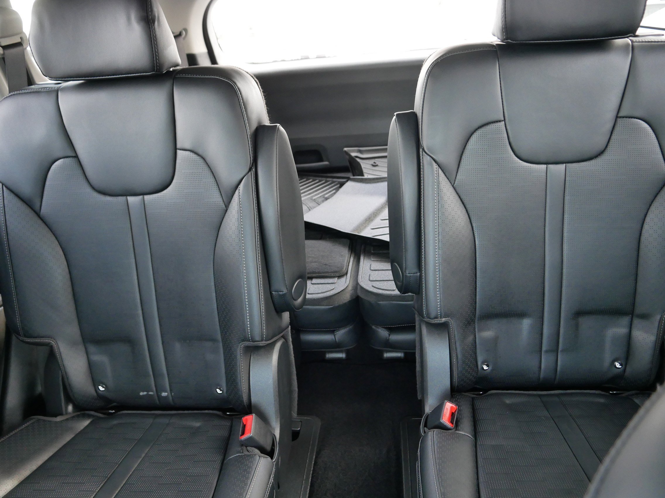 Certified 2025 Kia Sorento EX image 13