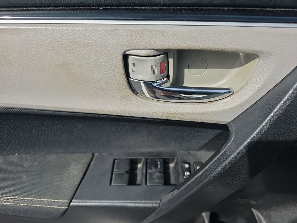 Used 2017 Toyota Corolla LE image 18