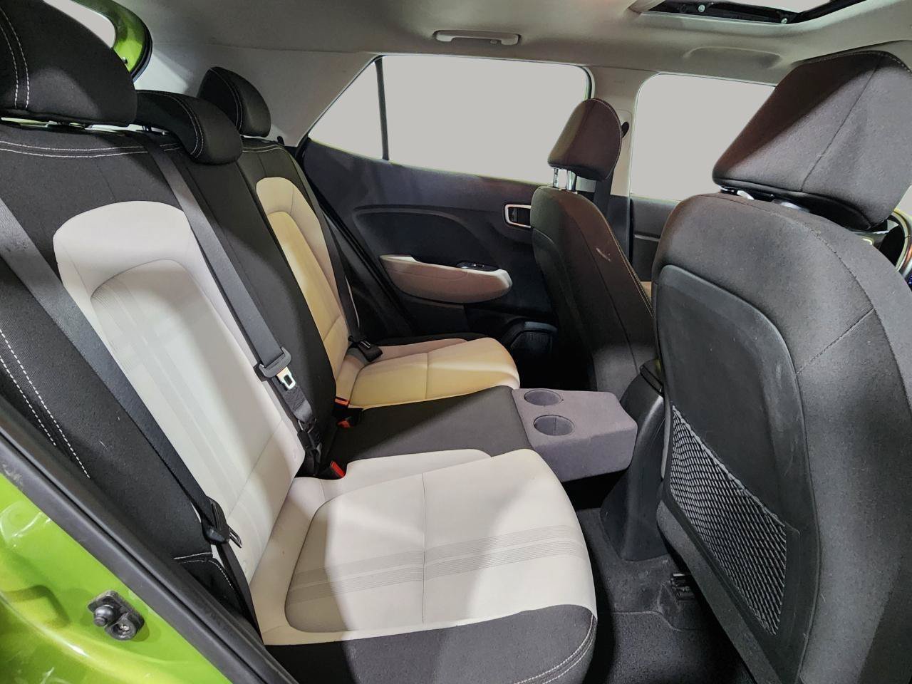 Used 2022 Hyundai Venue SEL FWD image 24