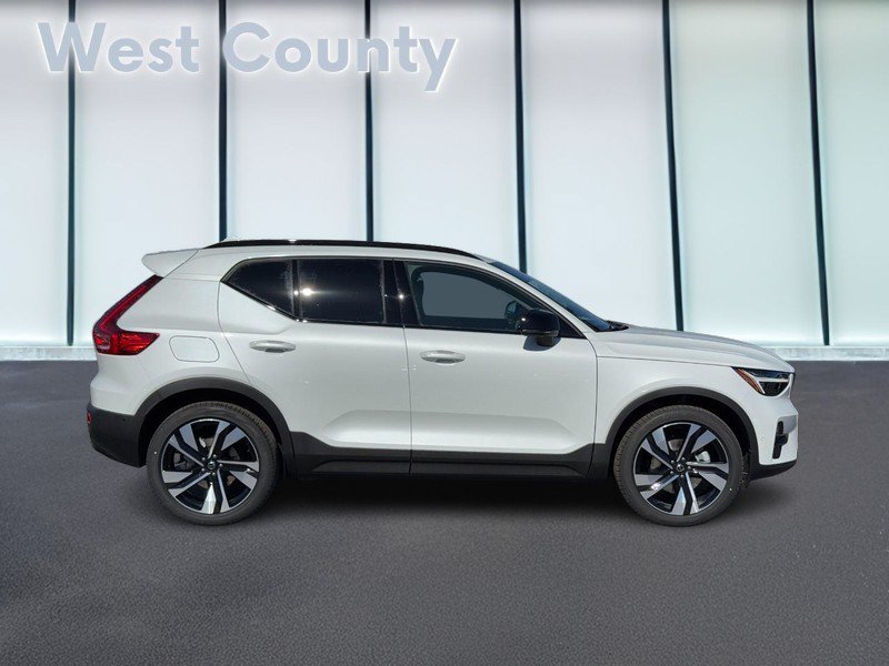 New 2026 Volvo XC40 B5 Ultra w/ Climate Package AWD/4WD image 2