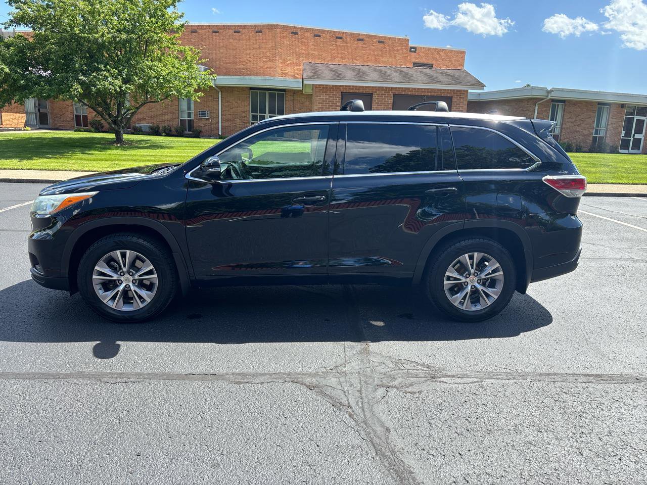 Used 2015 Toyota Highlander XLE AWD/4WD image 4