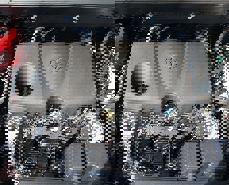 Used 2025 Toyota RAV4 XLE Premium image 27