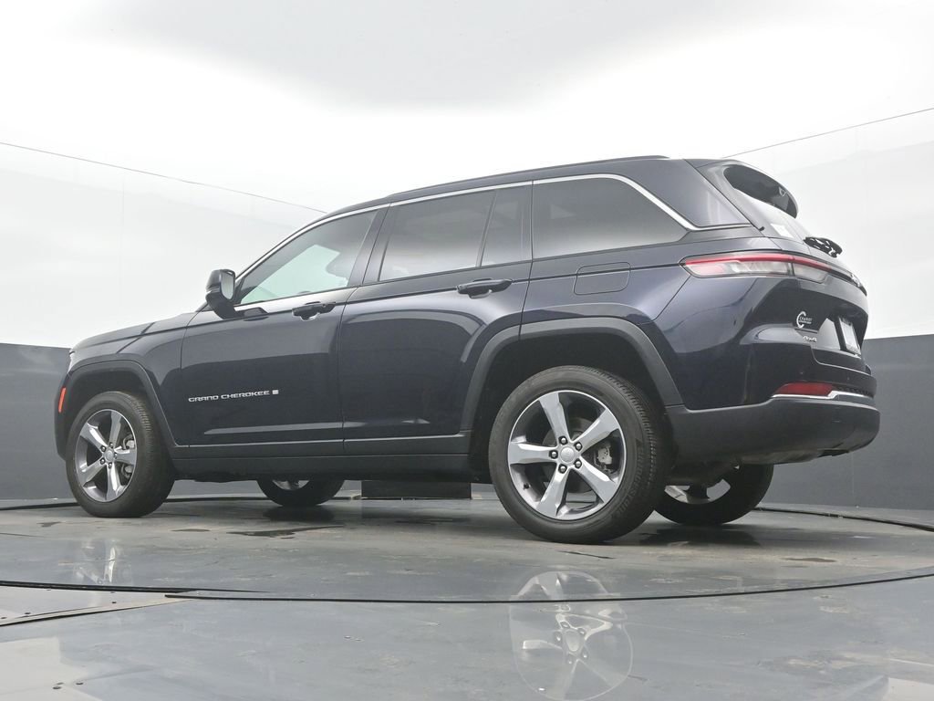 Used 2024 Jeep Grand Cherokee Limited w/ Luxury Tech Group II image 48