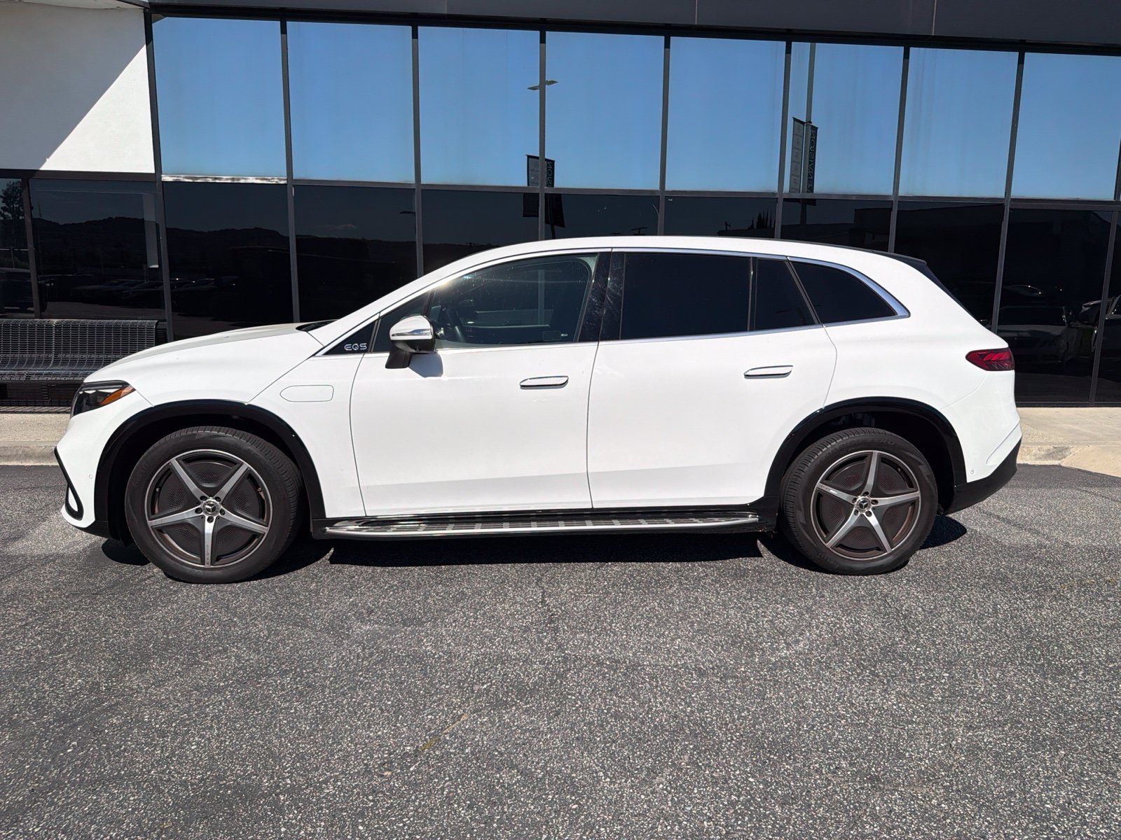 Used 2023 Mercedes-Benz EQS 580 4MATIC SUV image 3