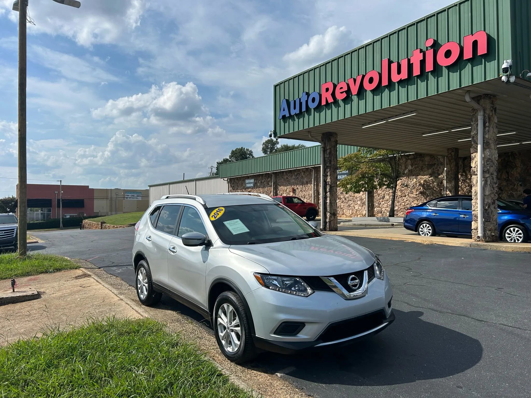 Used 2016 Nissan Rogue SV