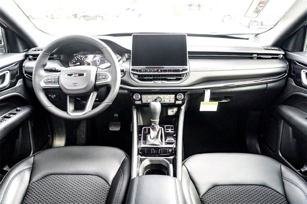 New 2026 Jeep Compass Latitude image 20