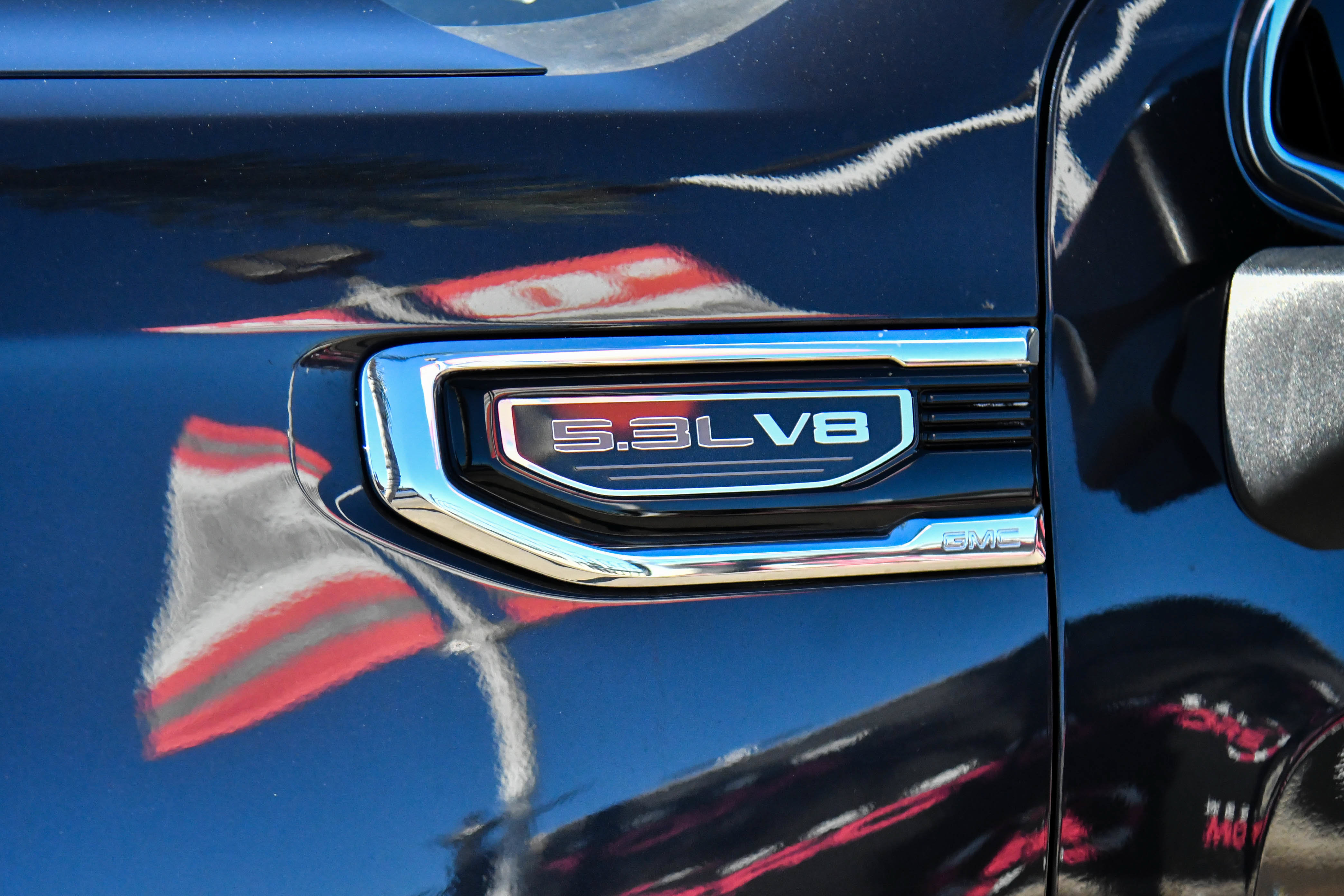Used 2025 GMC Sierra 1500 SLT AWD/4WD image 13