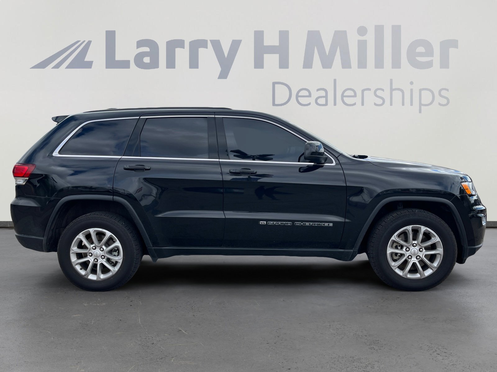 Certified 2022 Jeep Grand Cherokee Laredo E image 6