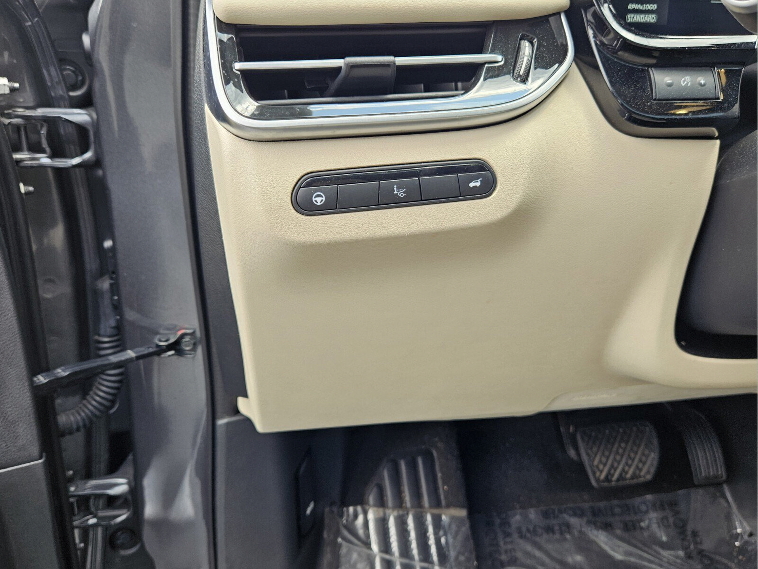Used 2025 INFINITI QX60 Luxe w/ Vision Package FWD image 15